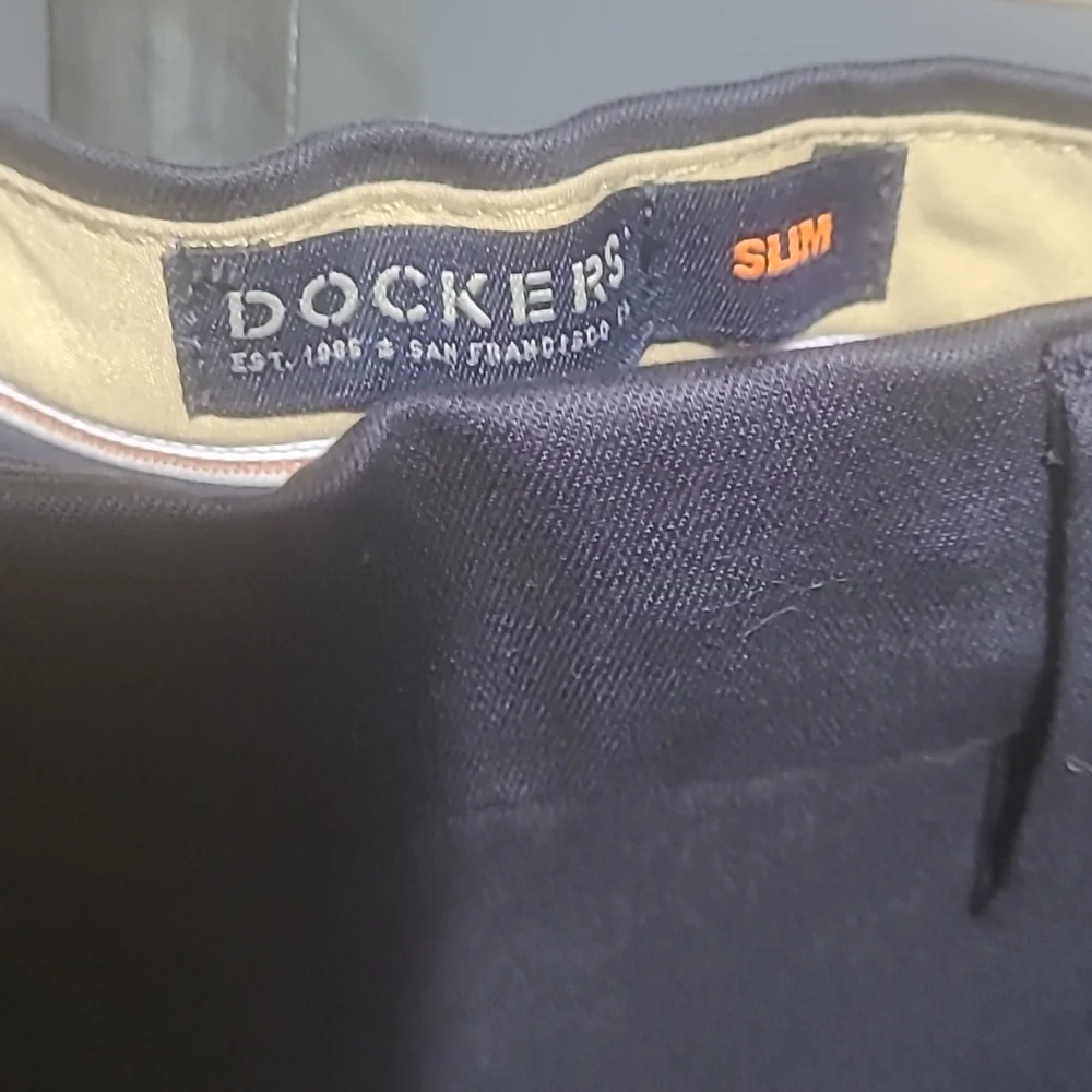 Dockers - Picture 2 of 6